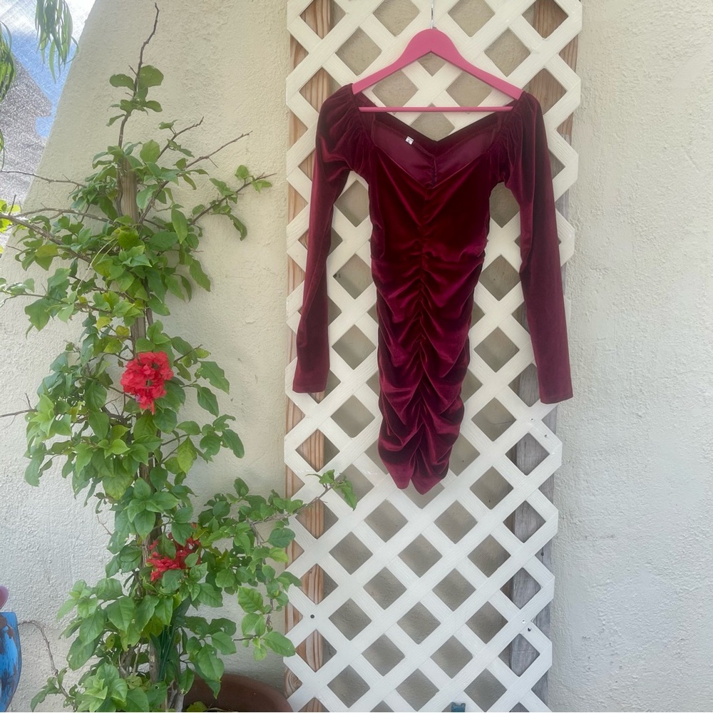 Women's Sweetheart Neck Long Sleeve Ruched Bodycon Mini Velvet Dress Size Small